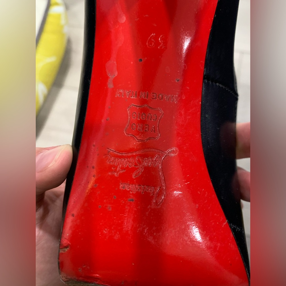 Authentic Louboutin black heels in good condition - Picture 5 of 8